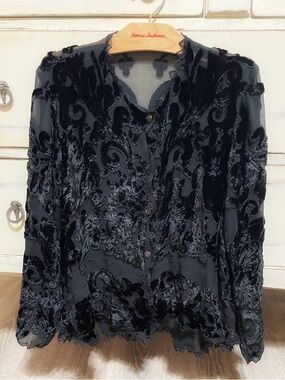 Women’s Black Burnout Velvet Button-Front Top